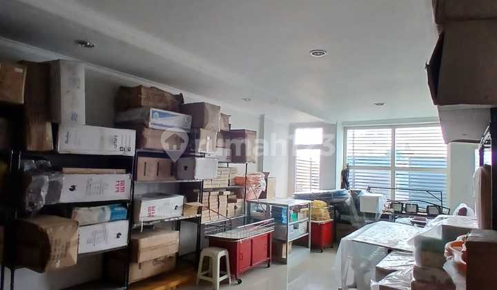 Ruko 3 Lantai Terawat di Boulevard Gading Serpong, Tangerang Ruko 3 Lantai Terawat di Boulevard Gading Serpong, Tangerang