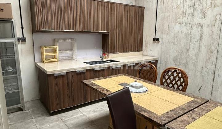 Disewakan Rumah Cantik Full Furnished di Suvarna Sutera, Tangerang 2