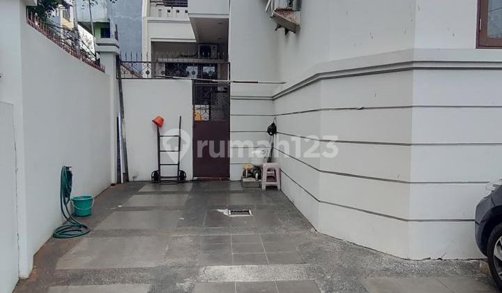 Rumah 2.5 Lantai Posisi Hook di Gajah Mada (Kota), Jakarta Pusat Dekat Transjakarta  2