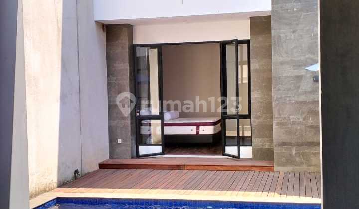 Rumah Cantik View Kolam Renang di Emerald Cove Gading Serpong, Tangerang