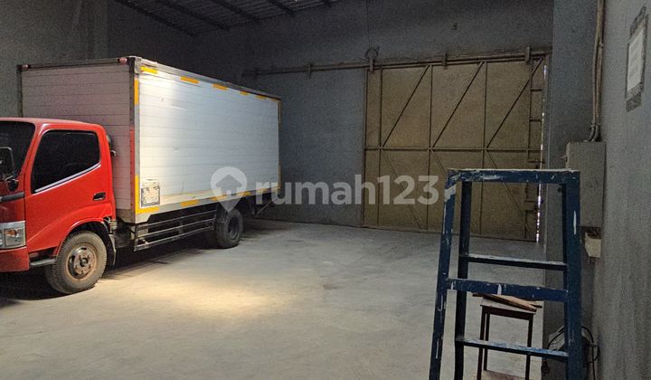 For Quick Sale: Cendrawasih Warehouse, Cipondoh