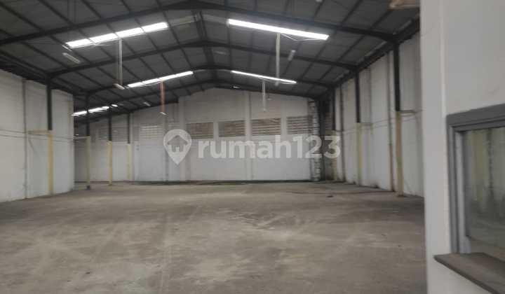 Warehouse &#43;2 Shop Houses in Caringin, Strategic Location