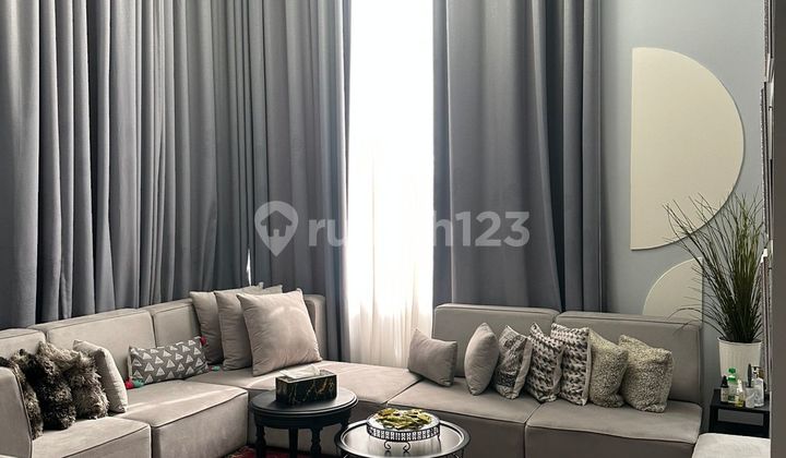 Rumah Minimalis 3 Lantai, Posisi Hoek Di Legenda Wisata Cibubur