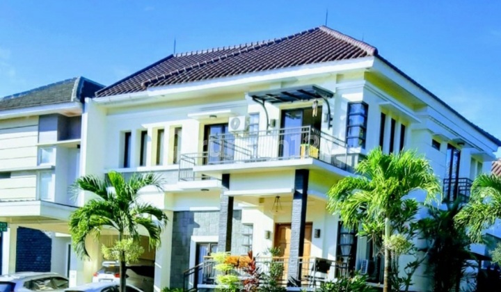 Rumah Hoek Mewah Di Legenda Wisata Cibubur