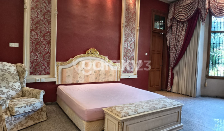 Jual Cepat Rumah Clasic, Raya Nginden Intan Cocok untuk Usaha, Kantor, Hunian