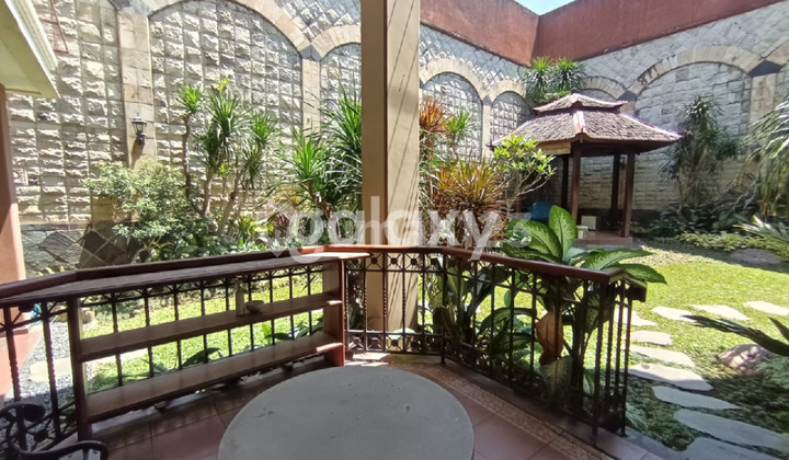 Jual Cepat Rumah Clasic, Raya Nginden Intan Cocok untuk Usaha, Kantor, Hunian