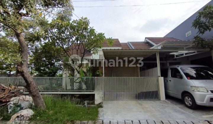 Selling House Near Purimas Rungkut Club House 1