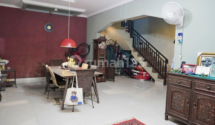 Beautiful Move-In Ready House in Strategic Tebet Location 2