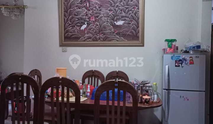 Dijual Rumah di Tengah Kota Jalur Angkot Pusat Kuliner Bebas Banjir Aman Sejuk