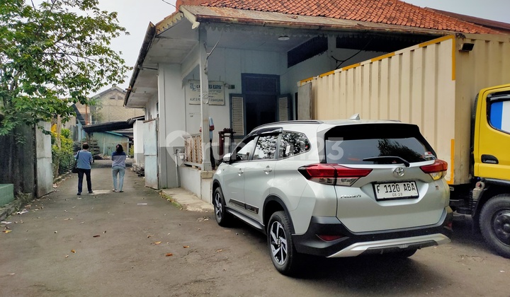 House for Sale in the City Center Near the Palace, Next to a Main Two-Lane Road, Banking Business Center.