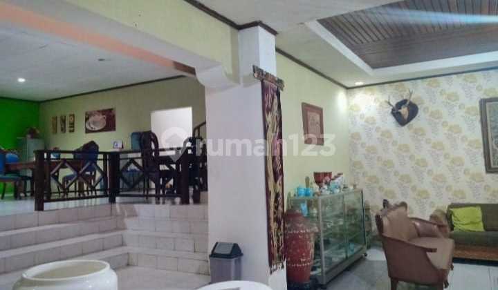 Dijual Rumah Besar Pekarangan Luas Taman Buah Kolam Renang