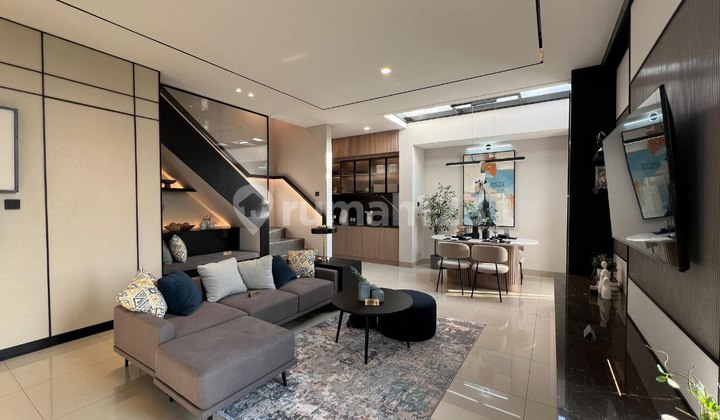 Rumah Chelia Residence 2 Lantai Cantik & View Danau di Summarecon Crown Gading 2