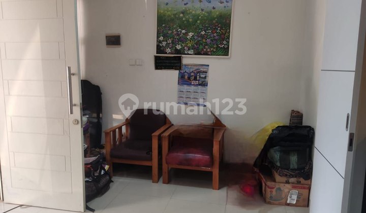 House for Quick Sale in Grand Wisata, 2 Bedrooms House for Quick Sale in Grand Wisata, 2 Bedrooms