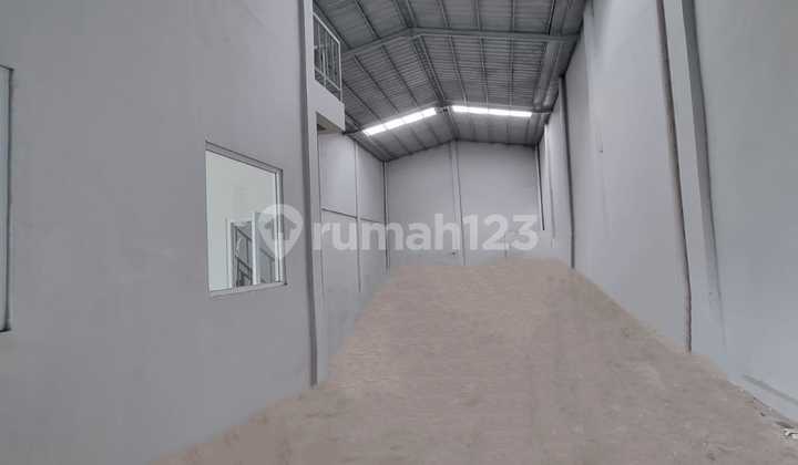 Warehouse on March 1st Street (Size 300 m)