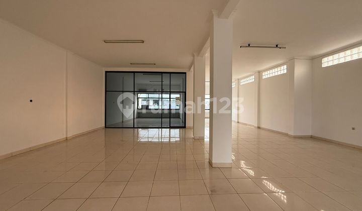 For Rent: Adjoining Shophouse Ready to Use on Kemayoran Main Road, Suitable for Printing, Good