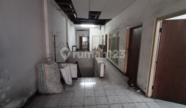 Cheap Shophouse Below Market Value Far from Main Road Suitable for Investment 2