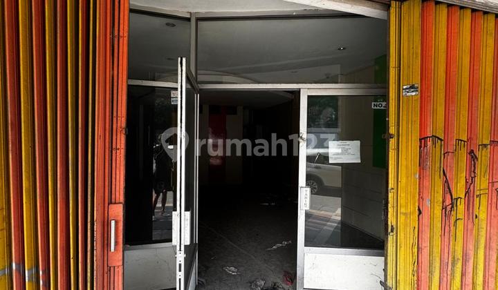 For Rent: Shop House on Main Road, 5 Minutes to State Palace, South-Facing, 5 Minutes to State Palace 2