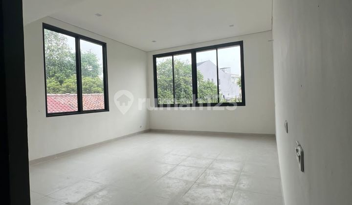 For Rent New Shop House Great Location Super Busy Young People Ready to Occupy