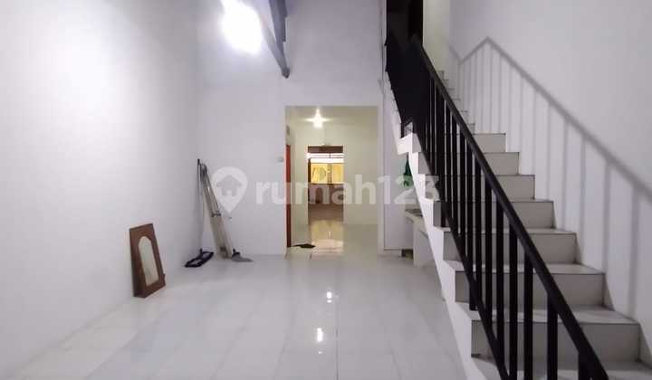 For Rent Commercial Space in South Jakarta, Main Road Suitable for All Types of Businesses