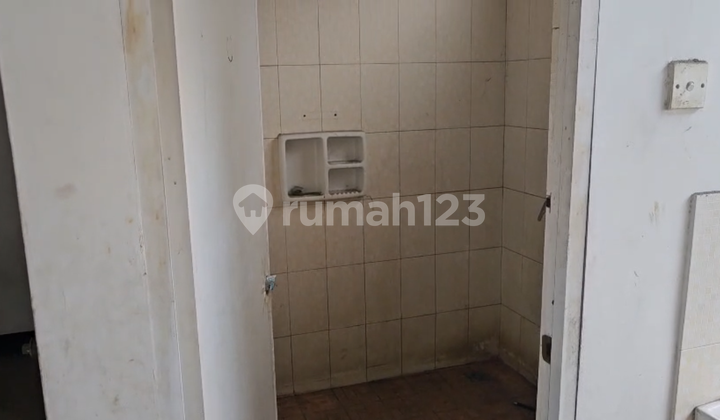 For Rent: Large, Affordable Shop House in South Jakarta 2