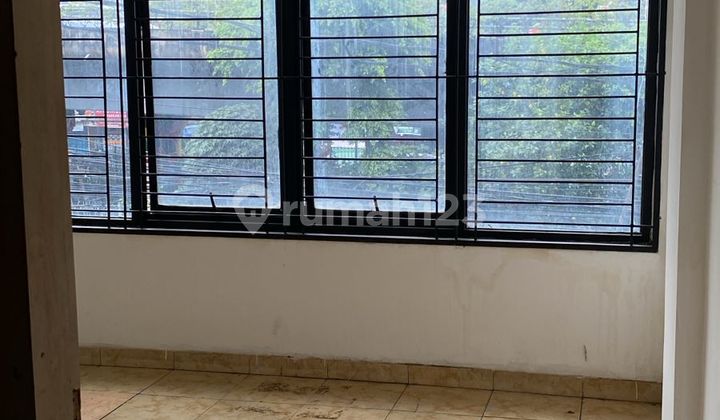 For Rent: Cheap Shop House on Main Road, East Jakarta For Rent: Cheap Shop House on Main Road, East Jakarta