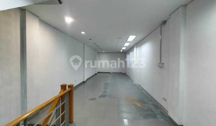 For Rent Main Road Shop House Central Jakarta, Office Suitable, Spacious Parking 2