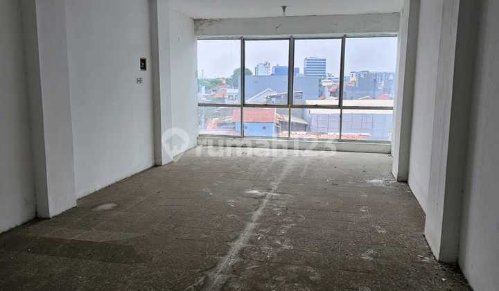 Dijual 3 Ruko Gandeng Jalan Raya Area Ramai Strategis Jualan Jakarta Pusat