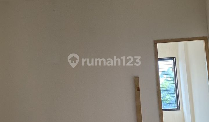 For Rent: Cheap Shop House on Main Road, East Jakarta 2