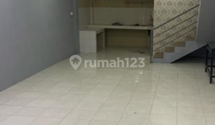 3-Story Strong Neat House Ready to Occupy, Suitable for Warehouse or Business. Cheap Price, Ma'am. Just Negotiate First. 2