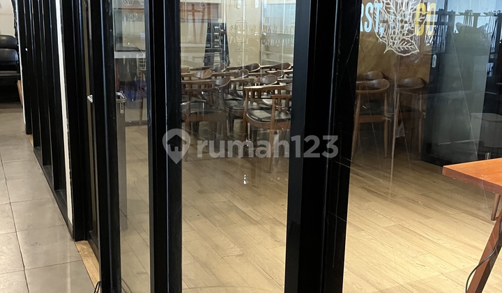 Disewakan Bangunan Komersial Untuk Lahan Usaha Super Utama Strategis Parkiran Luas 