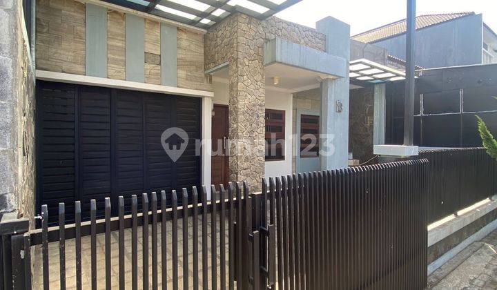 Below Market Price! Beautiful House in Singgasana City, Bandung