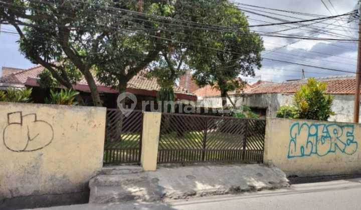 Well-Maintained House Near Mall Suitable for Culinary Business in Bandung City 1