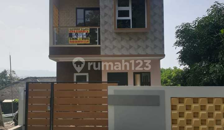 Rumah Cantik 2 Lantai Dekat Universitas Widyatama Rumah Cantik 2 Lantai Dekat Universitas Widyatama