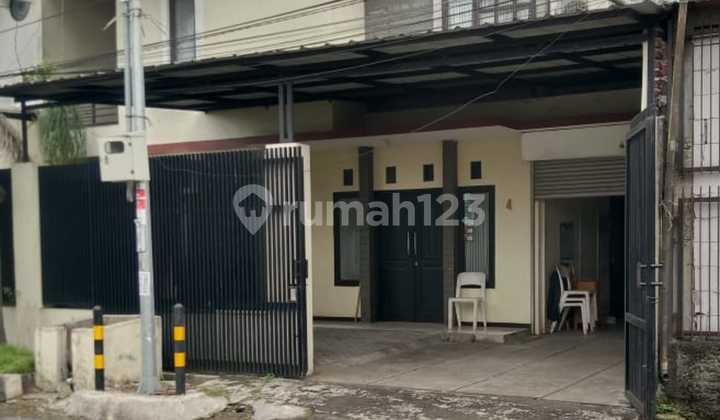 Rumah Modern Terawat di Jln Saturnus Margahayu