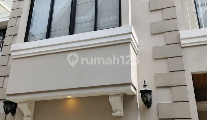 Rumah Full Furnished di Kawasan Elite Setraduta, Bandung 2