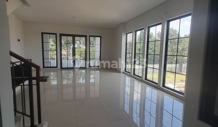 Commercial Shop Ready to Move In, Located in the City Center, Suitable for Offices, Cafes, Restaurants, and Retail 2