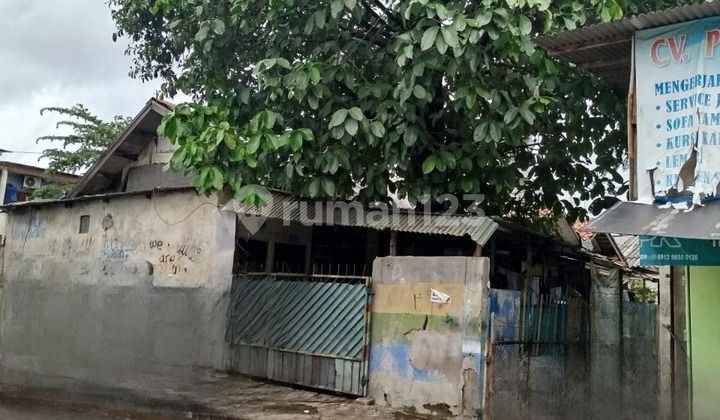 For Sale Old House Land Area Calculation Strategic Location Facing Main Road in Kemanggisan, West Jakarta For Sale Old House Land Area Calculation Strategic Location Facing Main Road in Kemanggisan, West Jakarta