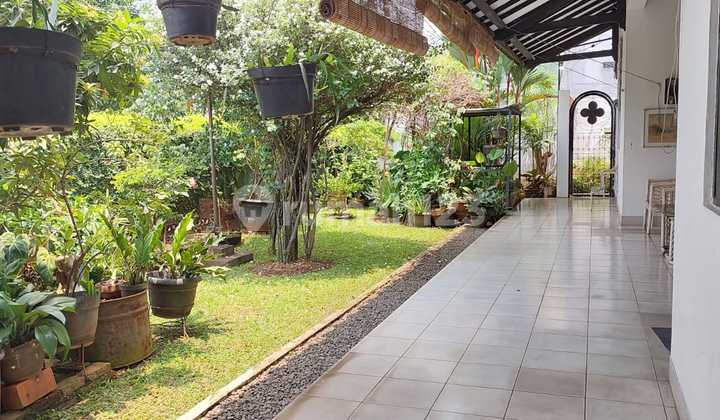 For Sale Large and Spacious House in a Strategic Location in Kemanggisan, West Jakarta 2