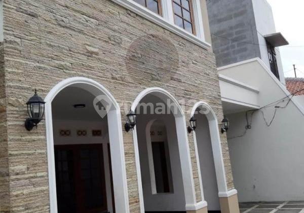 Jual Rumah Mewah Ada Kolam Renang  2