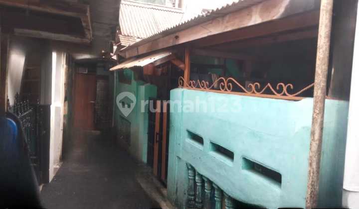House in an Alley Suitable for Boarding in Palmerah, West Jakarta 2