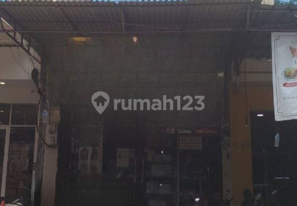 Disewakan Ruko di Lantai 2 dan 3, Lokasi Strategis.