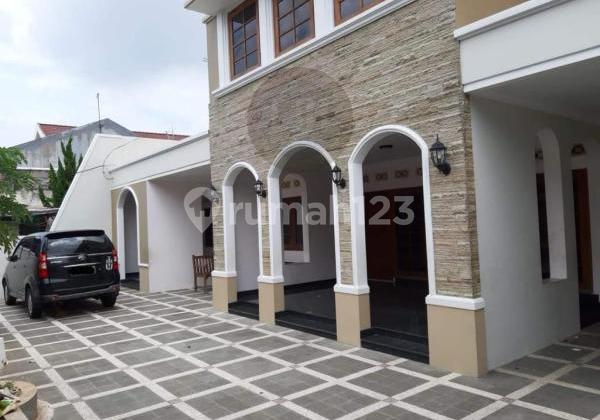 Jual Rumah Mewah Ada Kolam Renang 