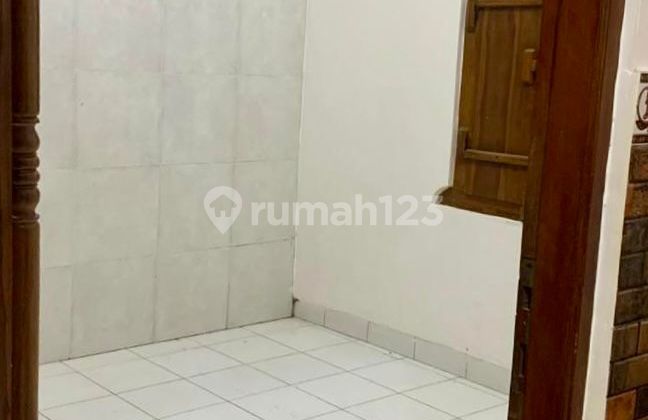 For Sale 3-Story House with Strategic Location on Kemuda Street, North Denpasar 2