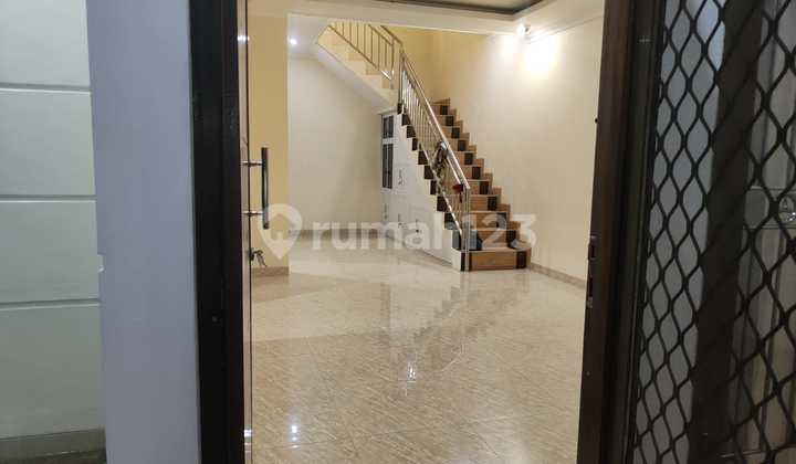 Disewakan Rumah 2 Lantai - Bekasi 2
