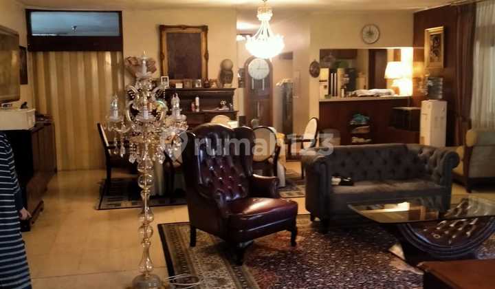 Kemang House Ready to Occupied, Neat, Strategic Location by the Roadside Kemang House Ready to Occupied, Neat, Strategic Location by the Roadside