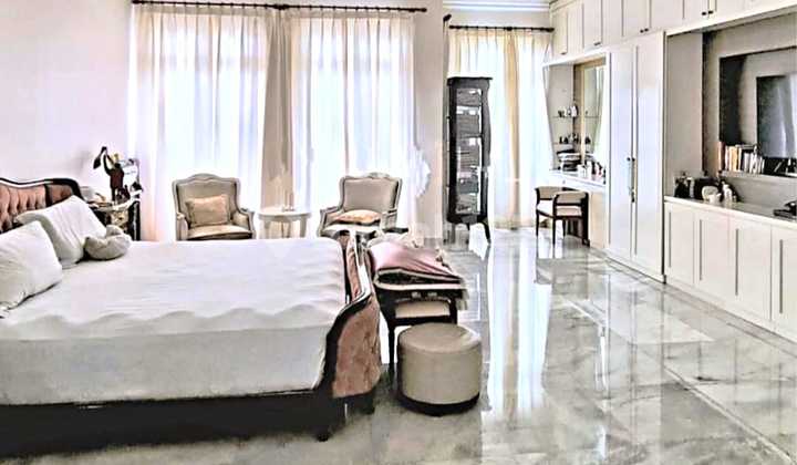 Rumah Mewah Klasik,Siap Huni,Rapih,Unit Spesial,Jaksel