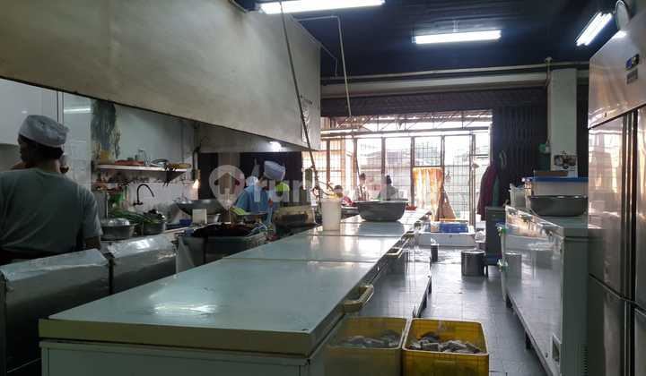 Ruko Strategis di Kedoya,Posisi di Jalan Utama, Cocok untuk Bisnis dan Kantor