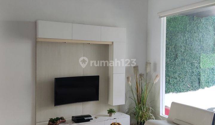 Rumah 4 Lantai SHM Bagus Furnished Mewah Rasa Hotel 1