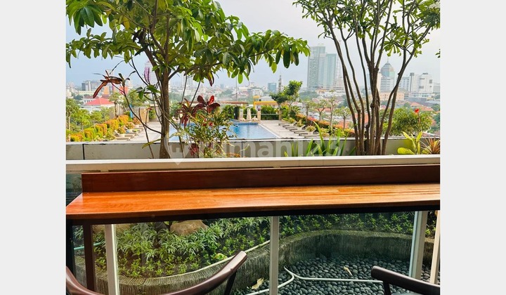 Unit Langka Trillium! dengan Taman di Balkon Pribadi, View Kolam Renang Unit Langka Trillium! dengan Taman di Balkon Pribadi, View Kolam Renang