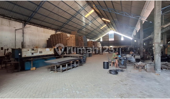 Gudang / Bekas Pabrik Dijual Candi Sidoarjo - LT 3.012 M², Akses Kontainer